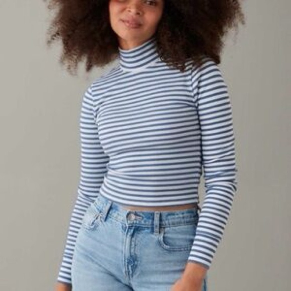 American Eagle Outfitters Blue and White Striped Long Sleeve Top